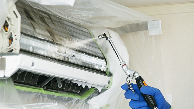 エアコンクリーニングの様子